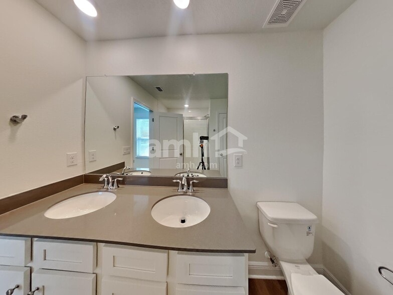 Building Photo - 27165 St Andrews Ave