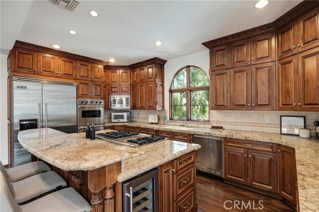 Building Photo - 718 N Poinsettia Ave