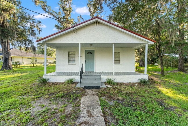 Building Photo - Modern Comfort Meets Country Charm 2BR/1BA...