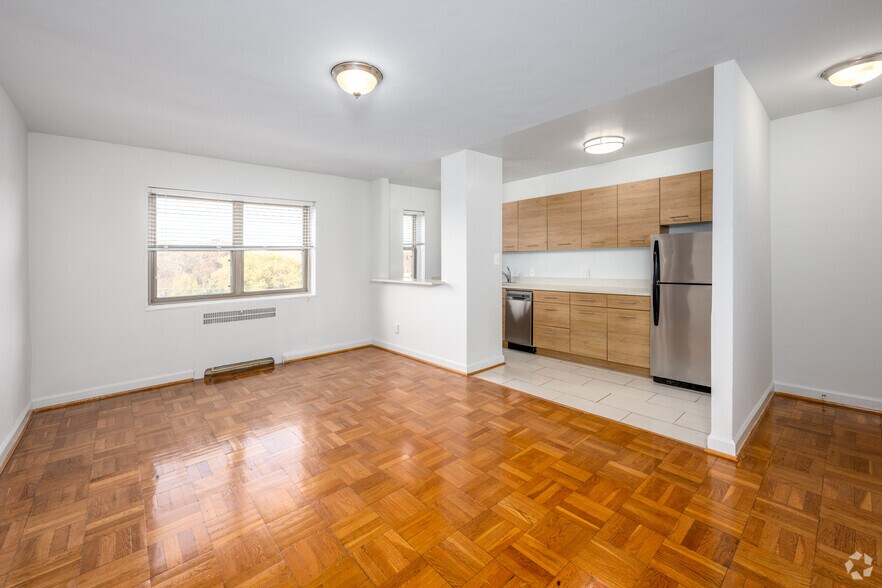 2BR, 1BA - 573SF - Living Room - Macomb Gardens