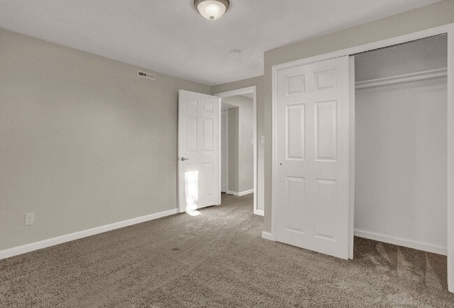 Building Photo - 817 Westmoor Dr