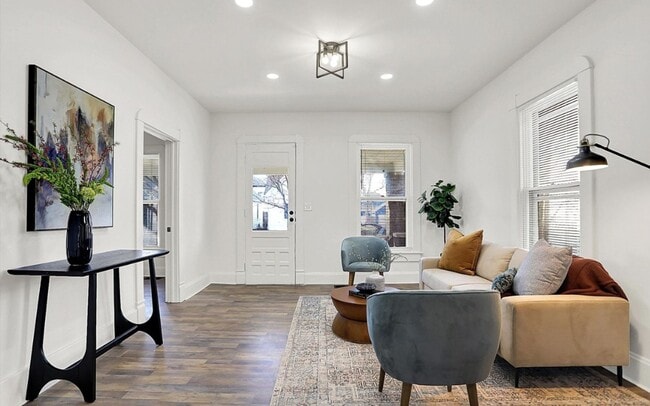 Building Photo - 3 Bed Home Accepting section 8 housing vouchers!