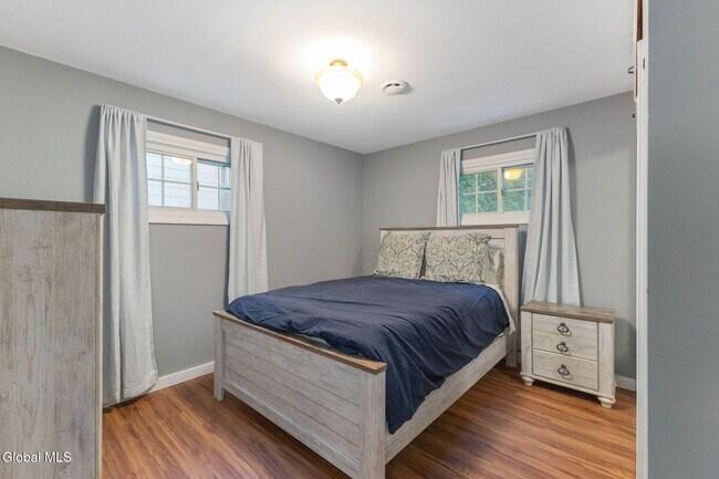 Building Photo - 56 Monroe St