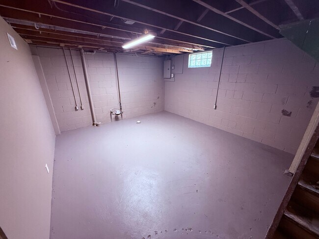 Building Photo - 1479 Hyde Park Ave