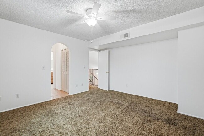 Building Photo - 1805 W Curry Dr