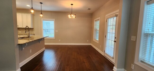 Building Photo - Great home in desirable neighborhood! Washer/Dryer Included!