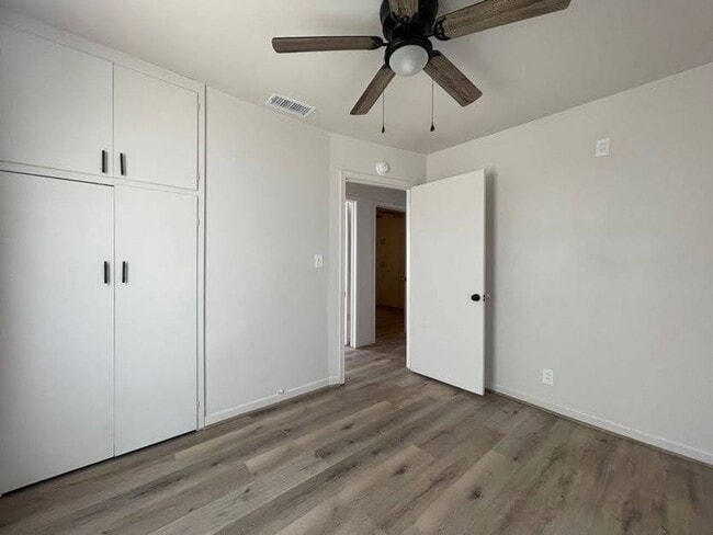 Building Photo - Lamesa Luxe Retreat – Modern Comfort Meets Small-Town Charm