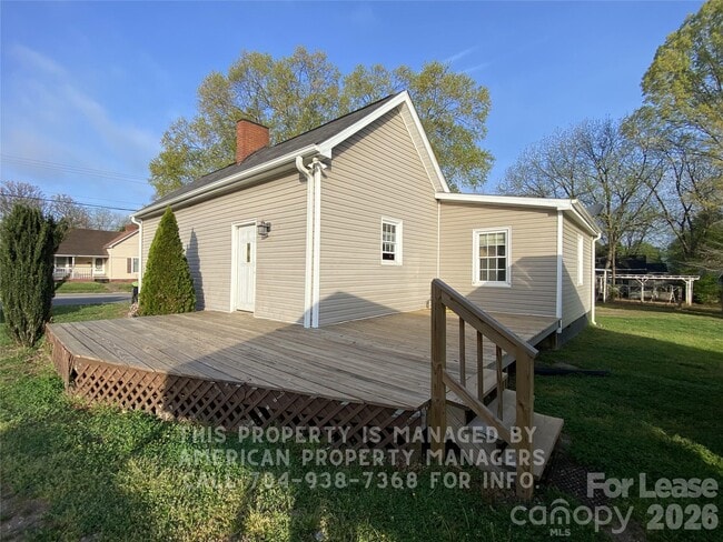 Building Photo - 214 W Church St