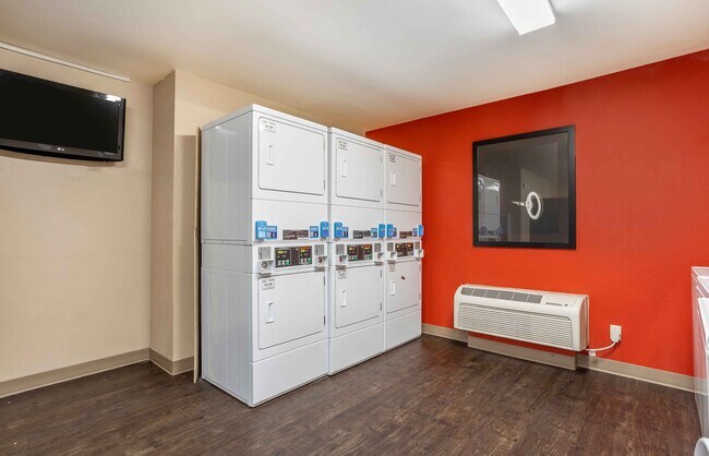Building Photo - Furnished Studio-Somerset - Franklin