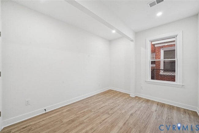 Building Photo - 1127 W Washington St