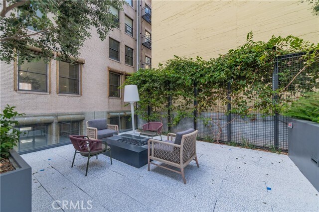 Building Photo - 400 S Broadway