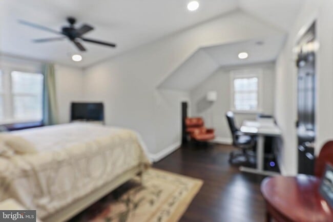 Building Photo - 10 Boulder Brook Dr