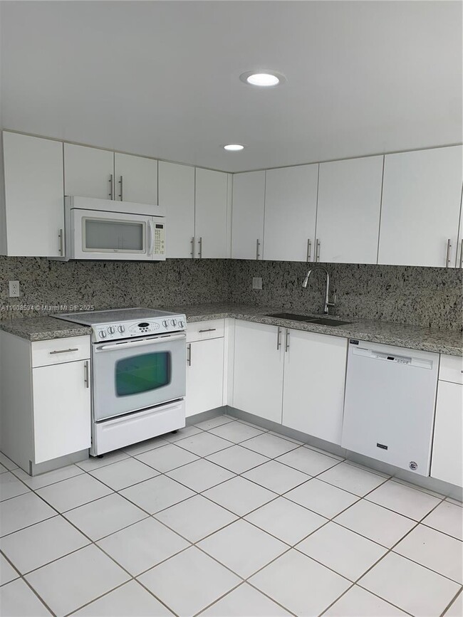 Building Photo - 6950 SW 55th Terrace E