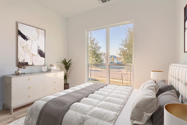 Building Photo - 300 Alava Wy