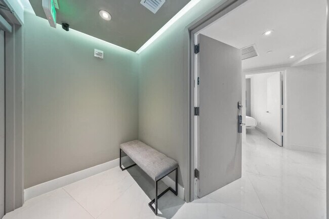 Building Photo - 4011 S Ocean Dr