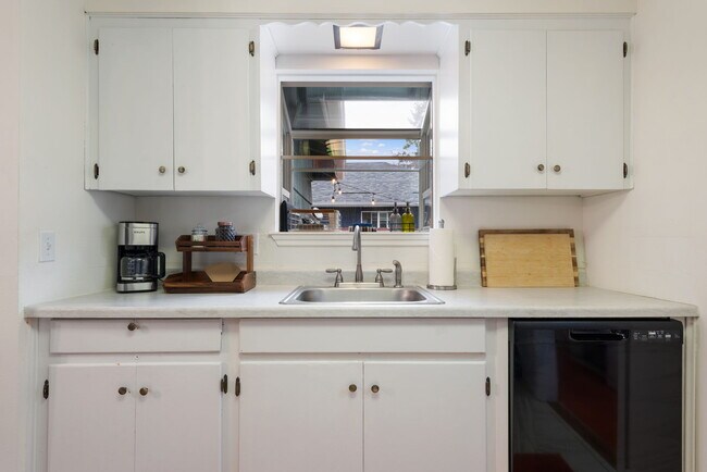 Building Photo - 7414 SE Ogden St