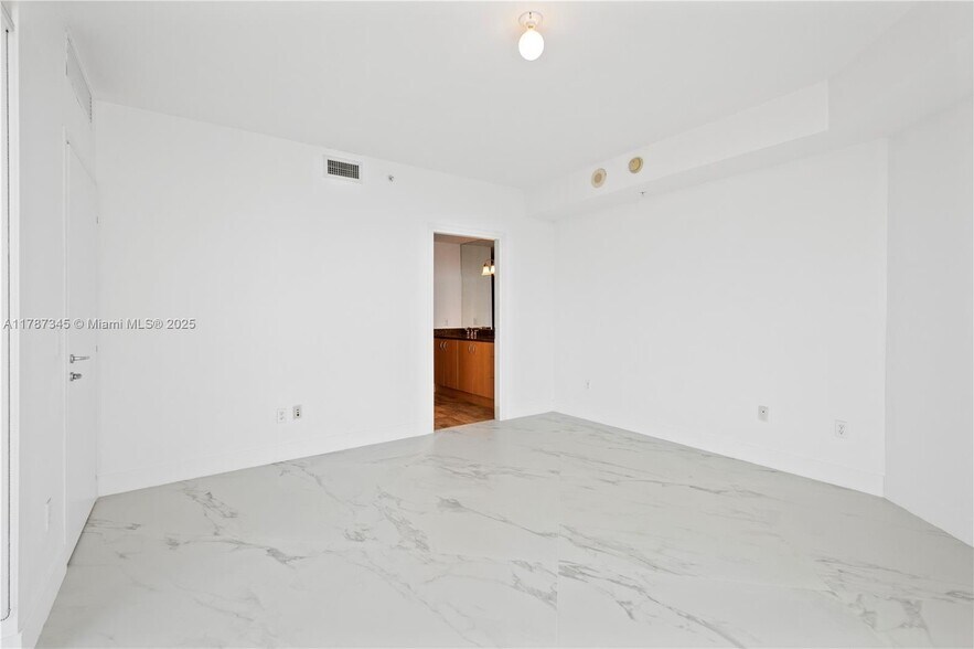 Building Photo - 300 S Biscayne Blvd