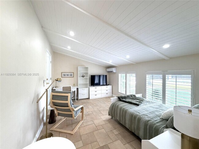 Building Photo - 1625 SW 101st Ave