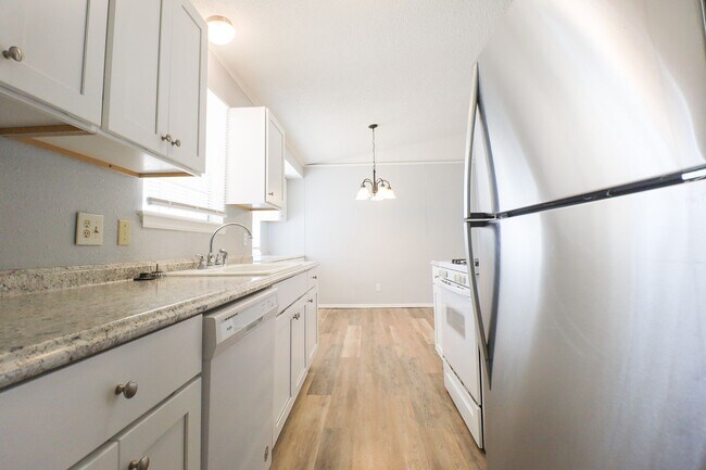 Building Photo - 3 Bed 2 Bath Sand Springs