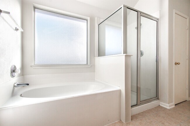 Building Photo - 6103 Menor Crest Dr