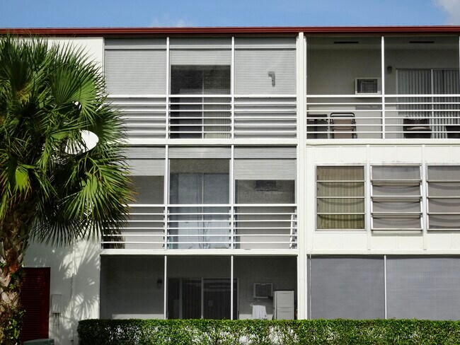 Building Photo - 36 Brighton A