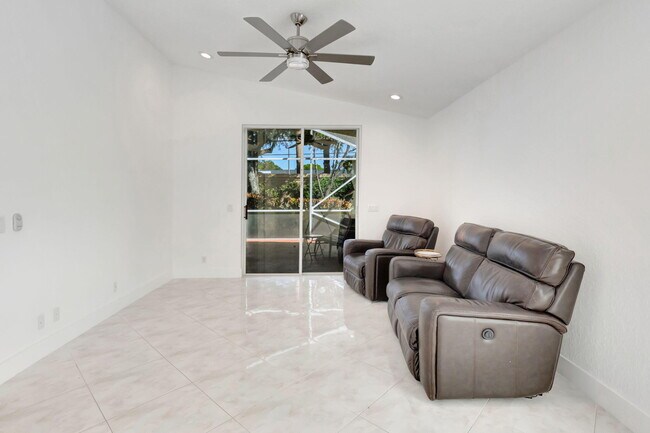Building Photo - 11752 Dove Hollow Ave