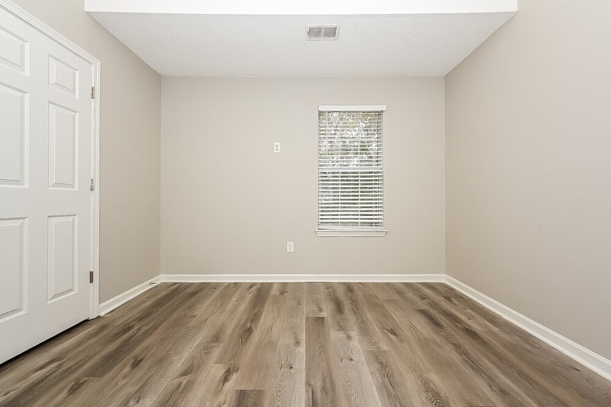 Building Photo - 5622 Glen Ridge Bend