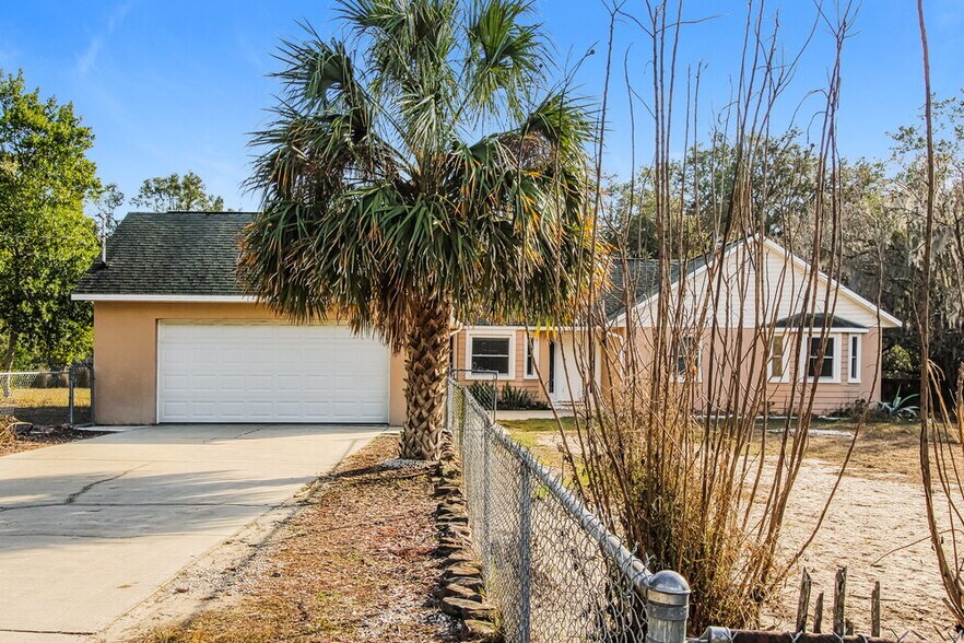 Building Photo - 15640 Little Ranch Rd