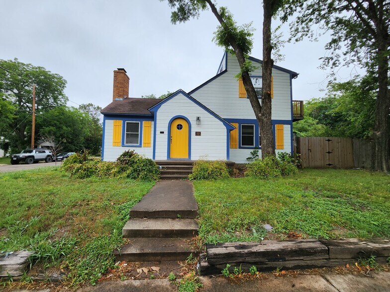 Building Photo - 310 Amarillo St