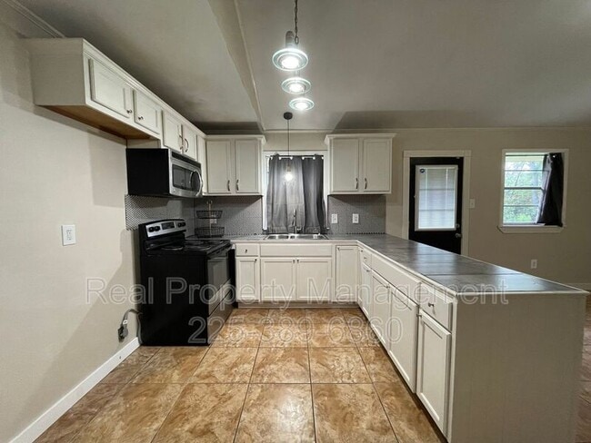 Building Photo - 7921 Greenwell St