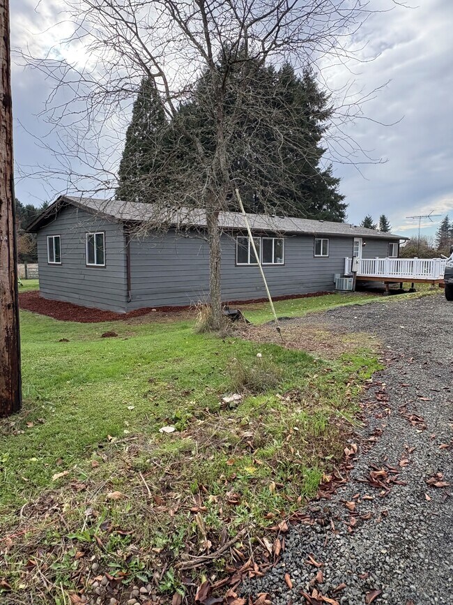 Building Photo - 38823 Ridge Dr