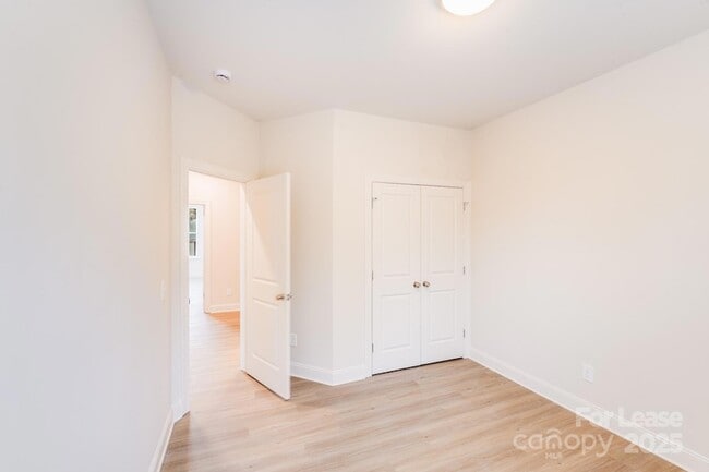 Building Photo - 645 Brookwood St