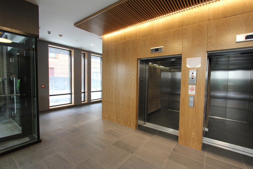 Building Photo - 100 Camden St