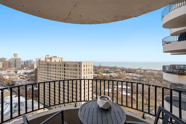 Building Photo - 2020 N Lincoln Park W