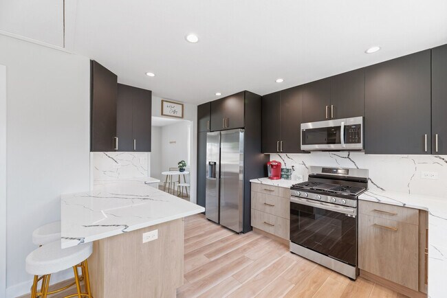 Building Photo - 1023 S Wolf Rd