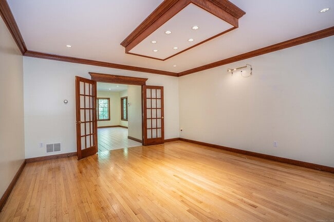 Building Photo - 3 Eton Pl