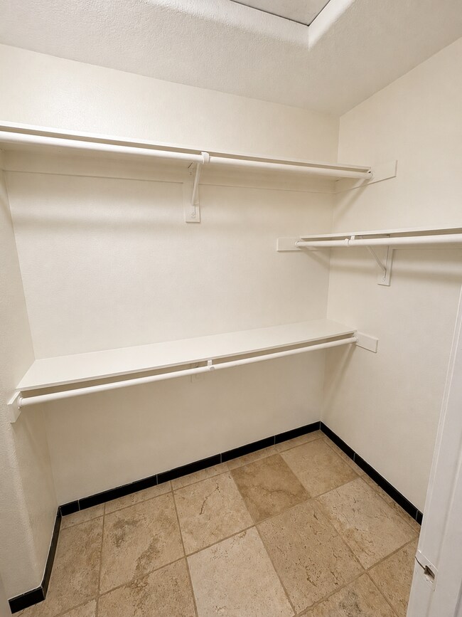Building Photo - 621 Marbella Ct