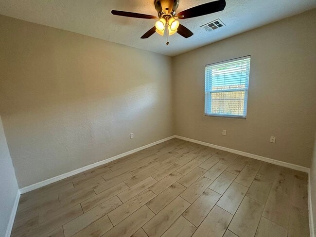 Building Photo - Charming 3BR/2BA Home for Rent – Prime Tam...