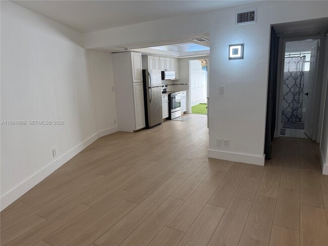 Building Photo - 1425 NE 56th St