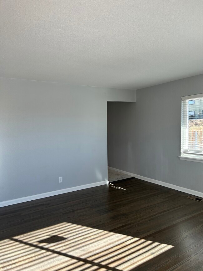 Living Room - 3410 N Cascade Ave