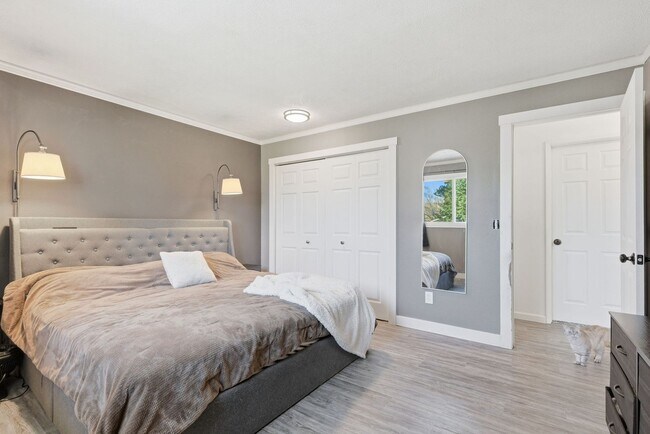 Building Photo - Stunning Fully Renovated 4BR + Bonus on Spokane's South Hill - Chef's Kitchen, 2-Car Garage & Bac...