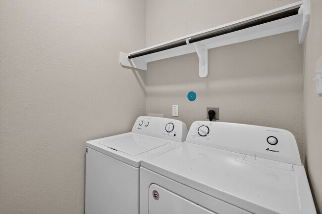 Building Photo - 6915 Rosemont Ct