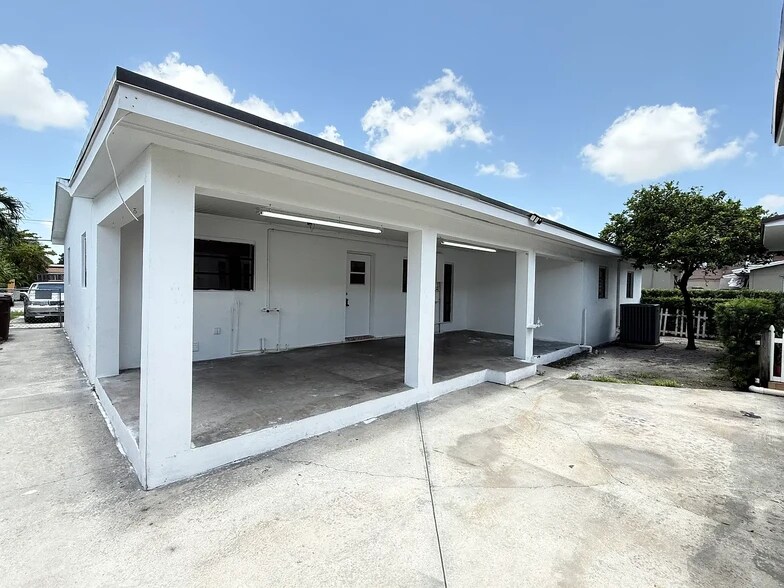Building Photo - 1310 W 30th St