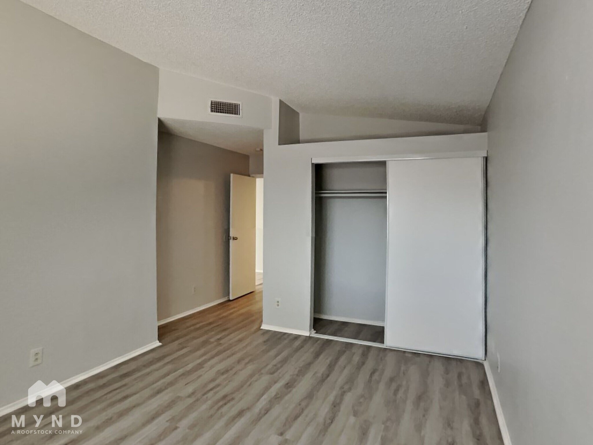 Building Photo - 1221 S Christy Ln