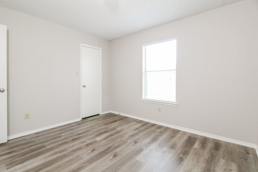 Building Photo - 7900 Flowertree Ct