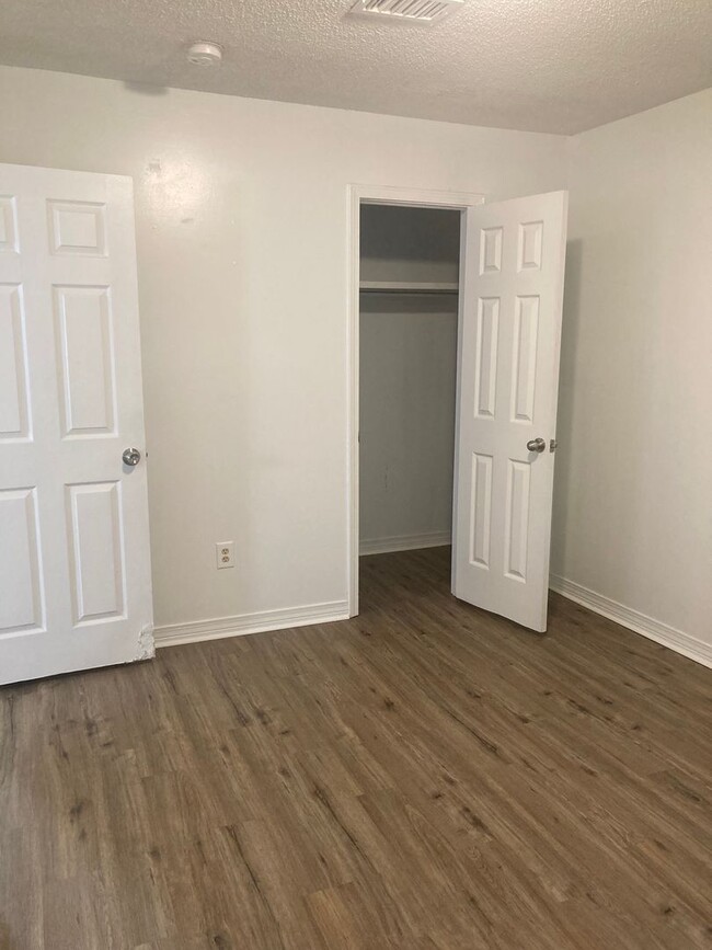 Building Photo - Woolmarket 3 Bedroom