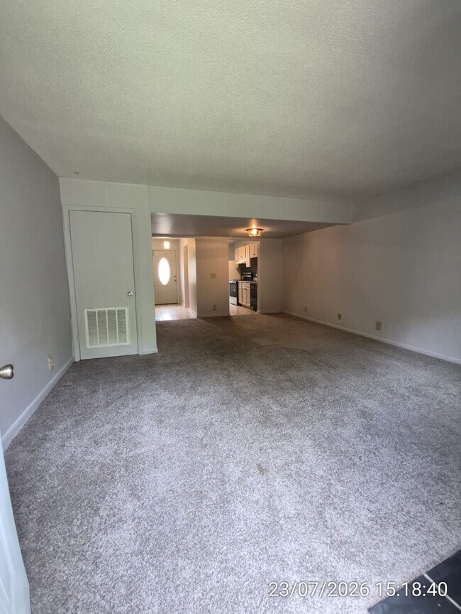 Building Photo - 727 S Main St Ext