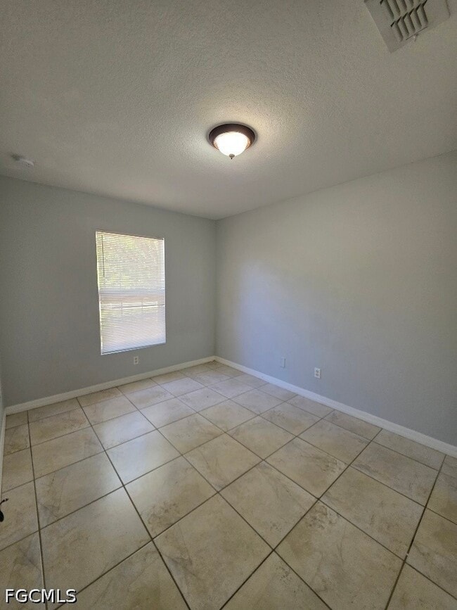 Building Photo - 332 Rogen St