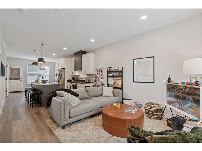 Building Photo - 2320 Priscilla St