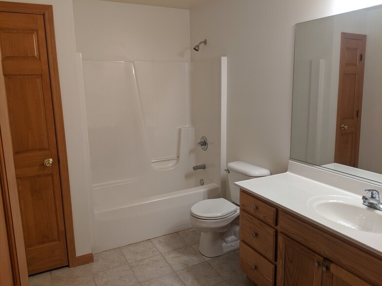Main Bathroom - 1180 Cornell Dr